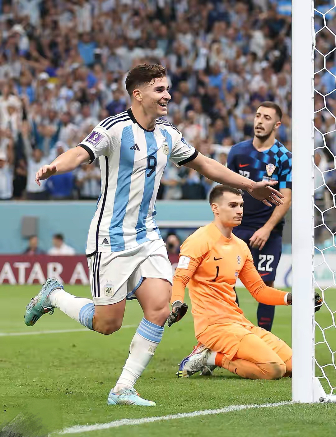 九游体育平台-丹麦横扫塞维利亚，阿尔瓦雷斯高光表现