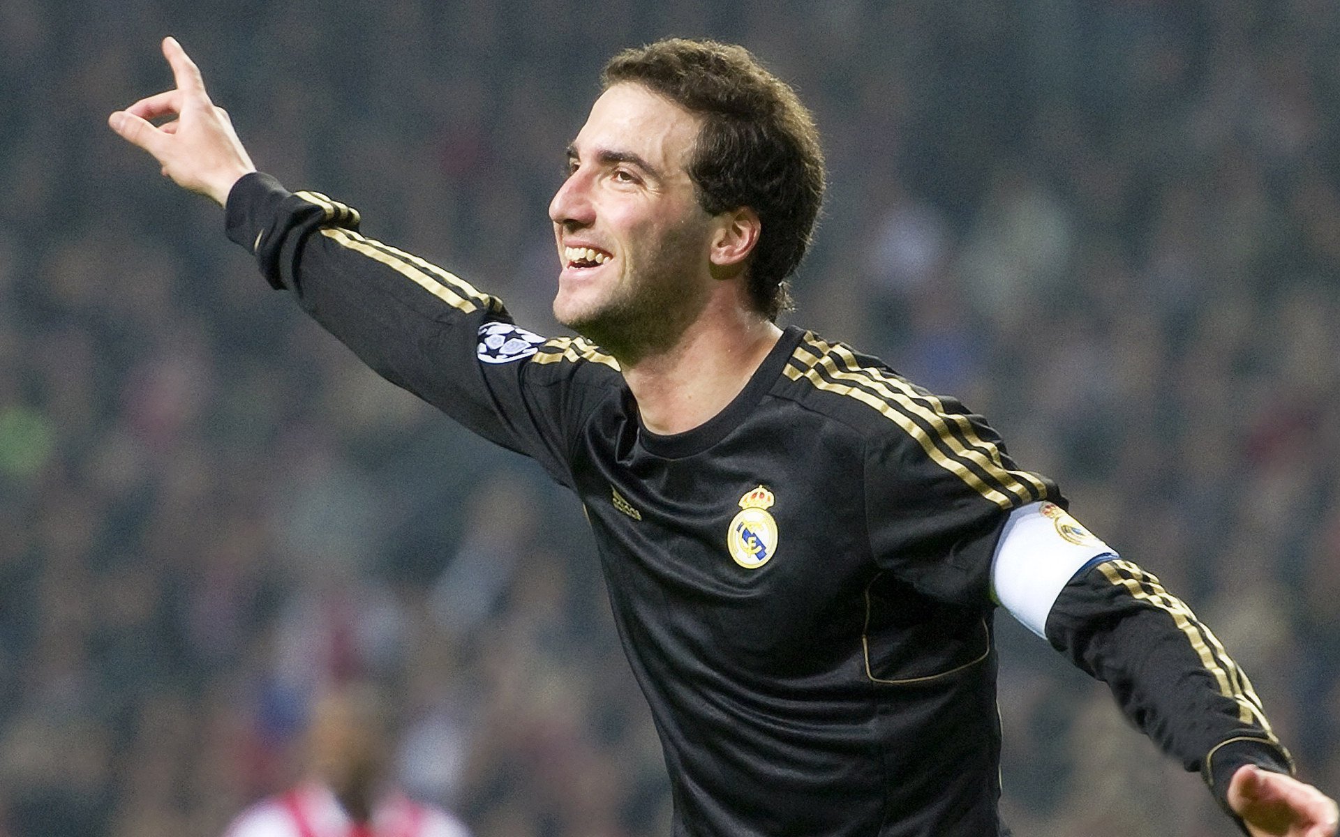 九游体育APP下载-当库里远赴英超，雷霆力克掘金的跨界启示